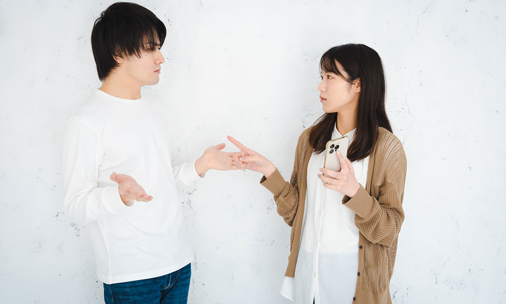 浮気を問い詰める妻