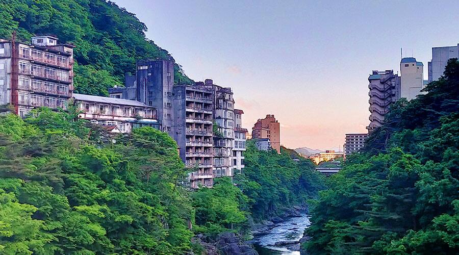 夕暮れの鬼怒川温泉