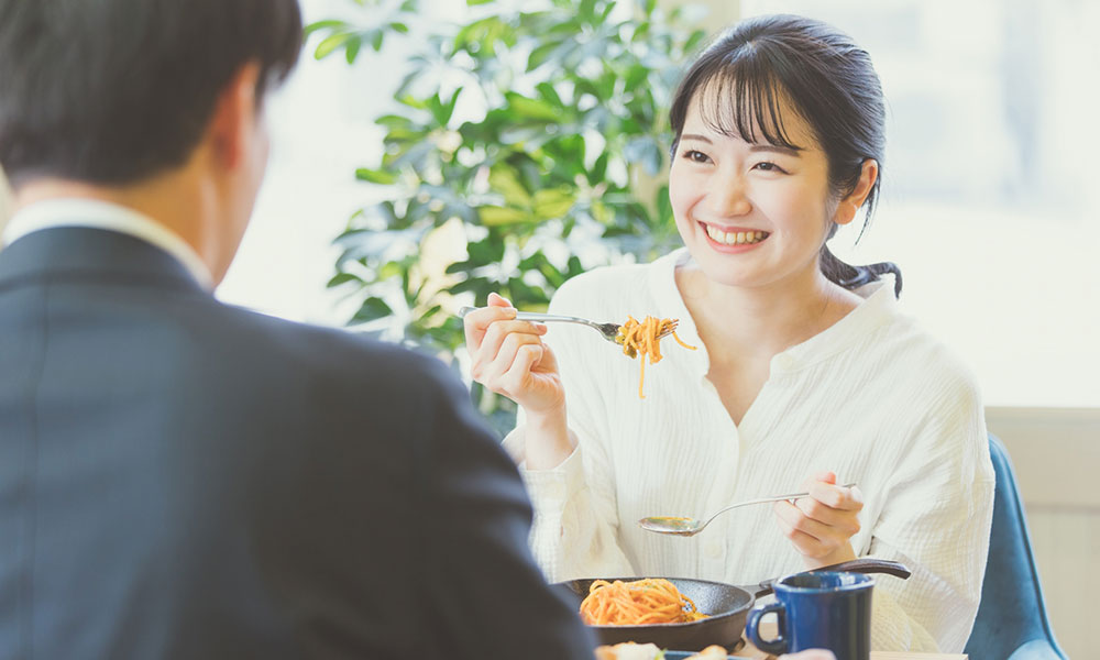休日出勤を装って不倫デート