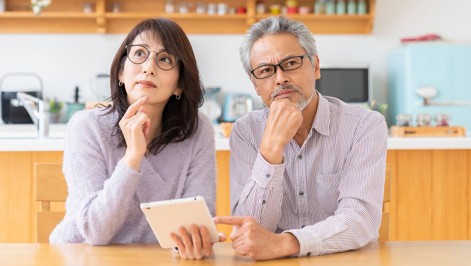 子供の結婚を心配する両親
